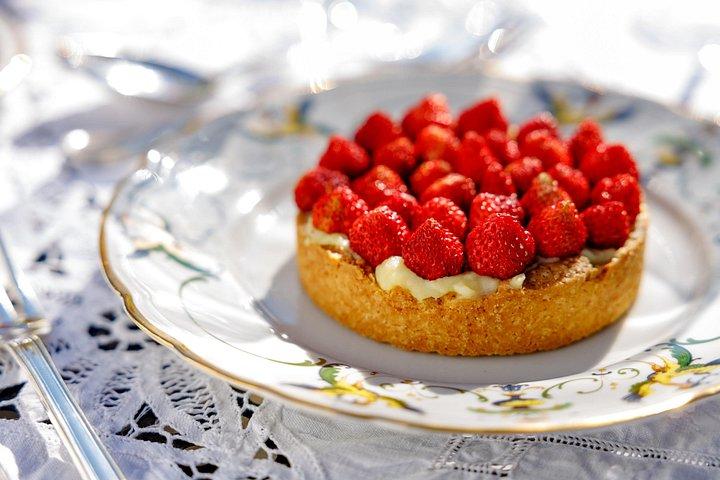 ローマ発：歴史あるワイナリーでプライベートワインテイスティング＆ランチ（1712年）