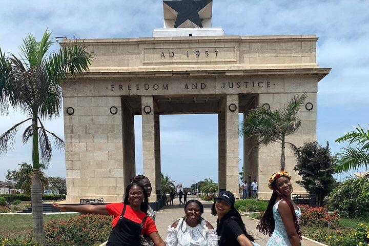 City Tour privado en Accra con recogida en el hotel y almuerzo