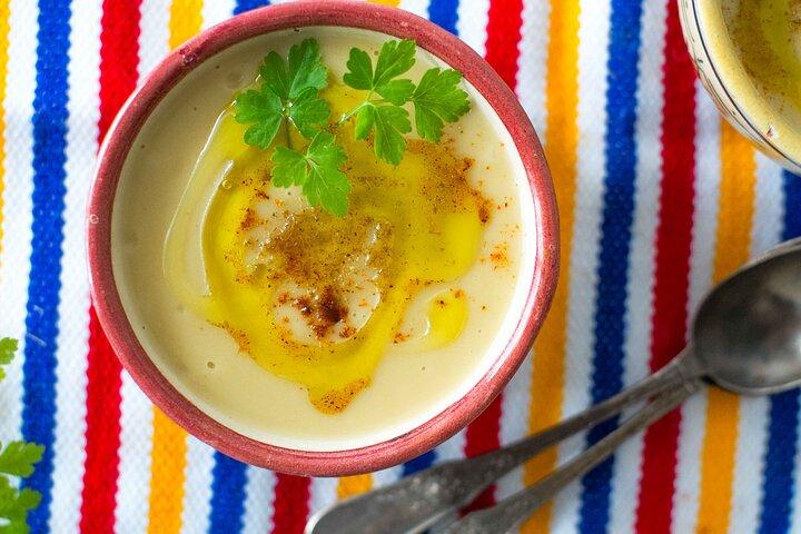 フード ツアー : 郷土料理のテイスティングとヘナ タトゥー