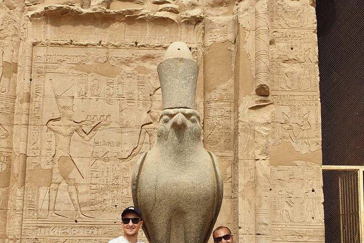 ルクソールからエドフ、コム オンボ、ボートで行くイシス神殿、アブ シンベルへの 2 日間のすばらしい旅行