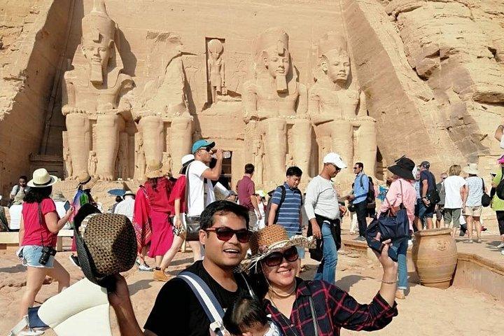 ルクソールからエドフ、コム オンボ、ボートで行くイシス神殿、アブ シンベルへの 2 日間のすばらしい旅行