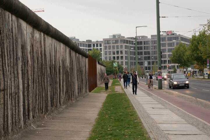 2.5-Hour Berlin Wall and Memorial Sites Walking Tour