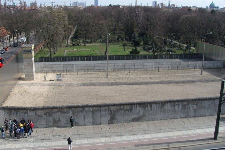 2.5-Hour Berlin Wall and Memorial Sites Walking Tour