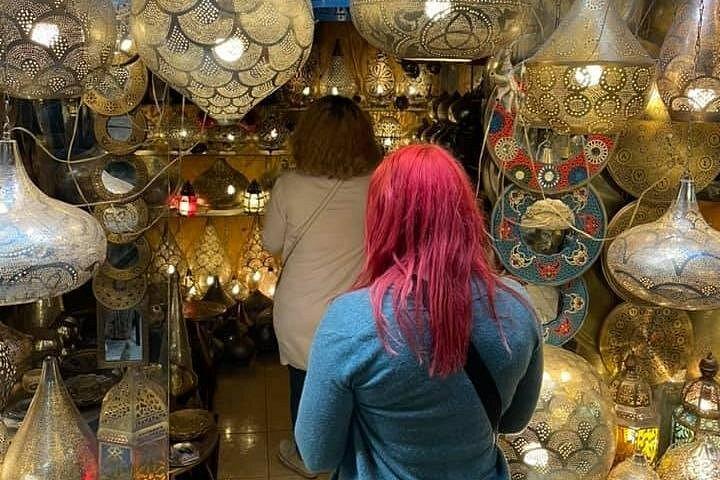 古い市場と地元のスークへのプライベート ショッピングとウォーキング ツアー