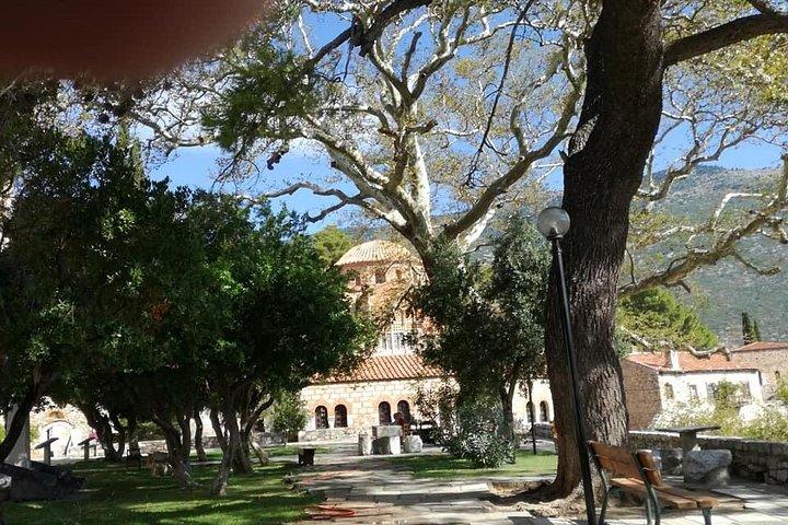 Sacred Delphi & Osios Loukas in a Full Day Private Tour