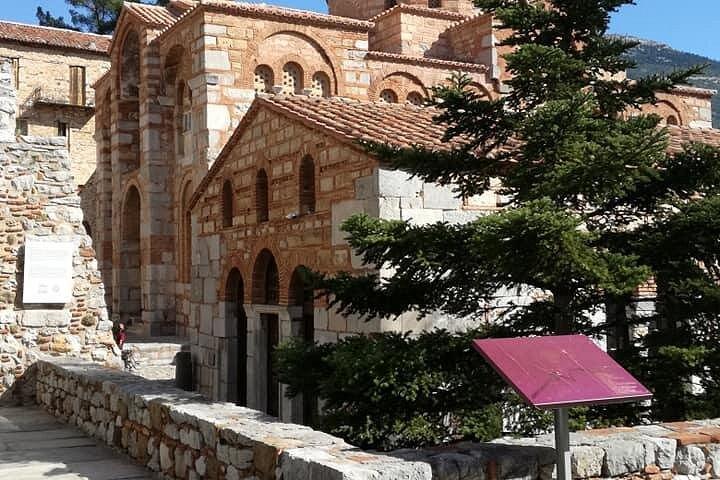 Sacred Delphi & Osios Loukas in a Full Day Private Tour