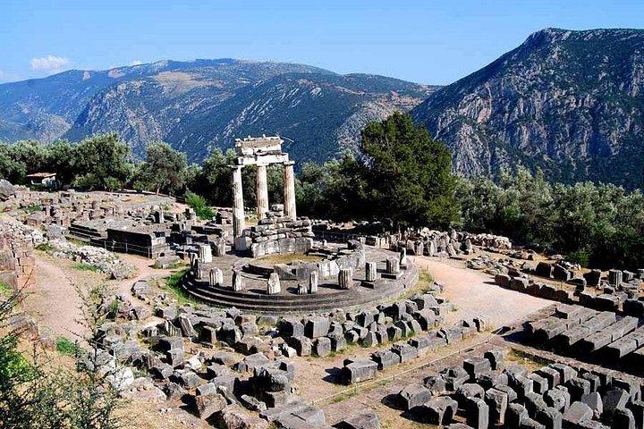 Sacred Delphi & Osios Loukas in a Full Day Private Tour