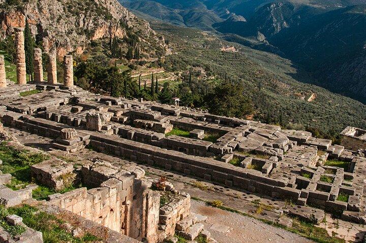 Sacred Delphi & Osios Loukas in a Full Day Private Tour
