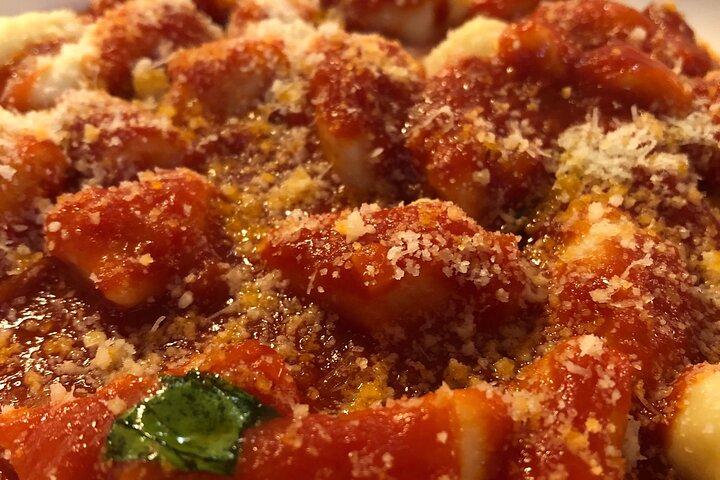 イタリア人シェフと一緒にイタリア料理のレシピを学ぶ