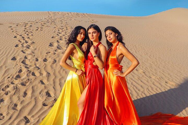 砂漠でのドバイ フライング ドレスの写真とビデオ撮影