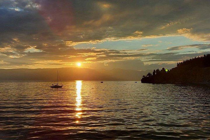 1,5-stündige Bootsfahrt bei Sonnenuntergang auf dem Ohridsee