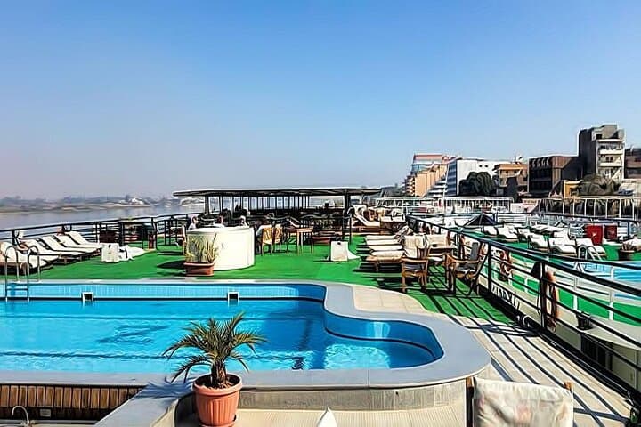 Nile River Dinner Cruise With Open Buffet in Cairo