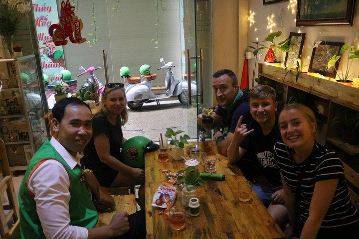 ホイアンベスパナイトフードツアー4時間