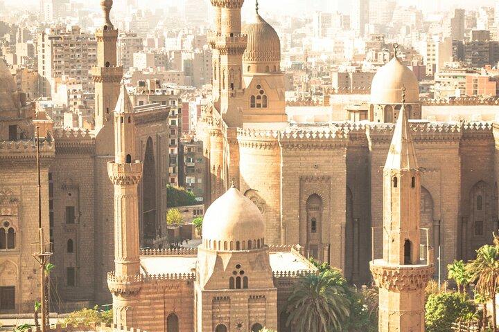 ギザのピラミッド、カイロ シタデル、オールド カイロへの日帰り旅行 - コプト カイロ