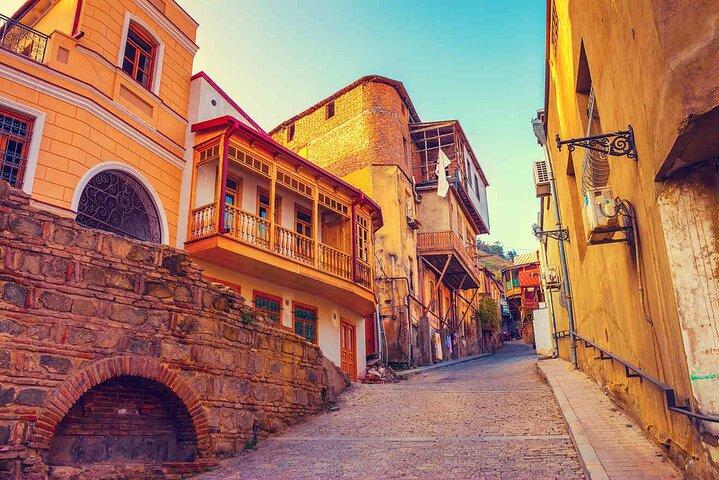 Tiflis:Abends Wanderung & Talking Tour mit Wein & Bootsfahrt