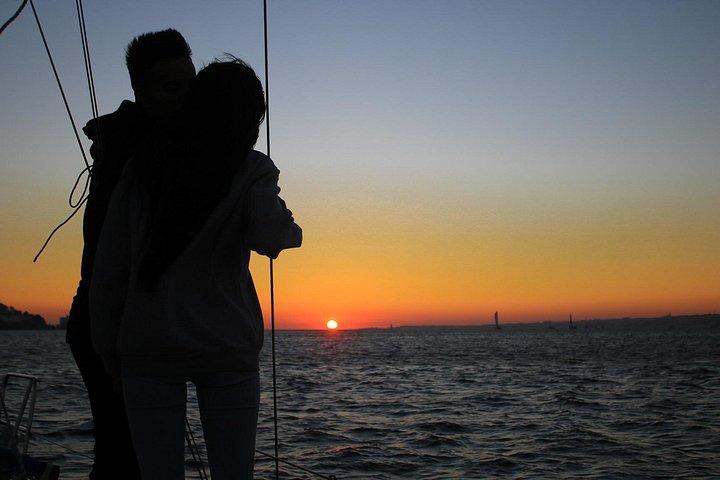 テージョ川での夕日クルーズ
