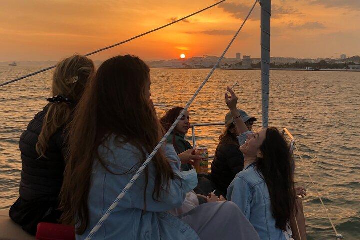 Excursion en voilier au coucher du soleil sur le fleuve Tage