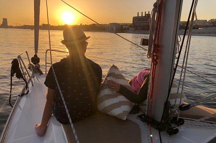 Excursion en voilier au coucher du soleil sur le fleuve Tage