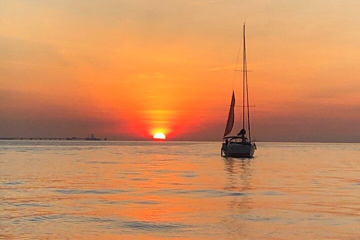 Excursion en voilier au coucher du soleil sur le fleuve Tage