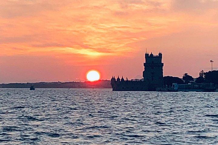 テージョ川での夕日クルーズ