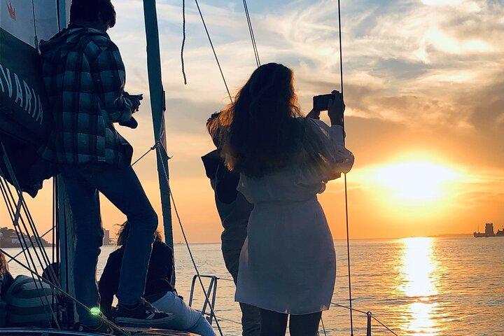 テージョ川での夕日クルーズ