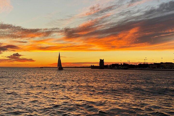 テージョ川での夕日クルーズ