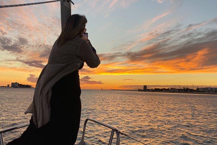 テージョ川での夕日クルーズ