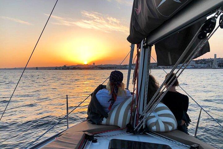 テージョ川での夕日クルーズ