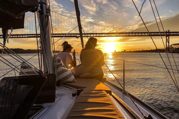 テージョ川での夕日クルーズ
