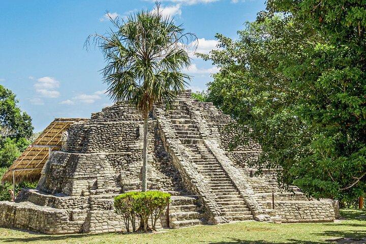 Tour Privado Pirâmides de Chacchoben e Mahahual com Transporte
