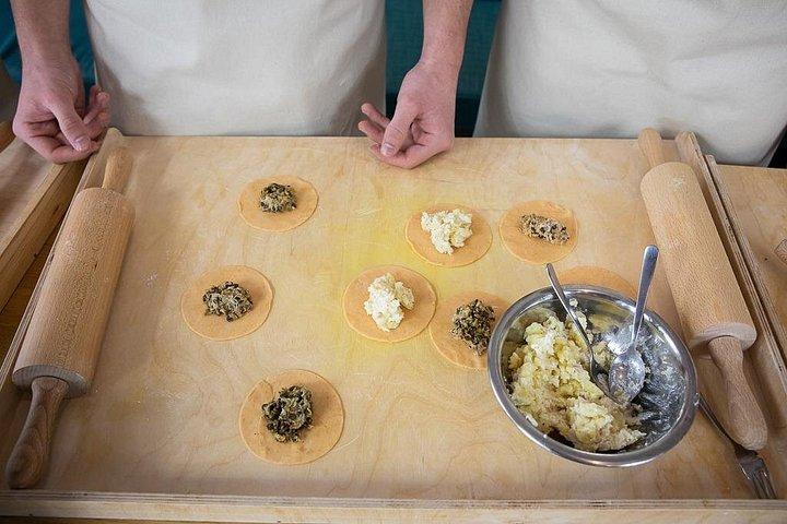 ポーランドのクリスマスの味わい：4コースディナー + 料理教室
