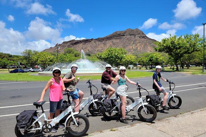 Paseo en bicicleta eléctrica y caminata por Diamond Head
