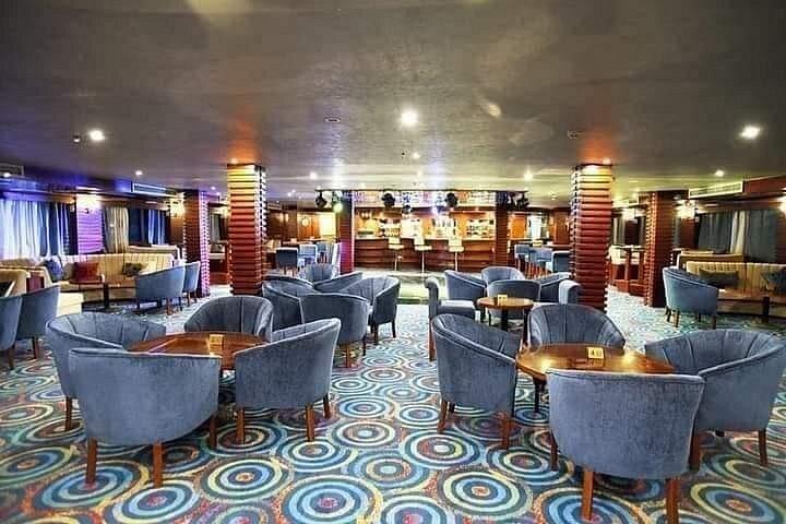 ルクソールからアスワンまでのデラックスナイル川クルーズとアブシンベルツアー