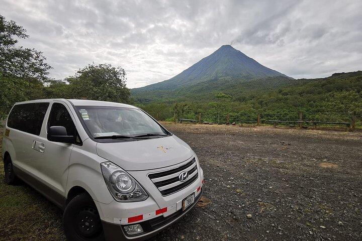 LIBERIA AIRPORTからLA FORTUNAへの私的輸送