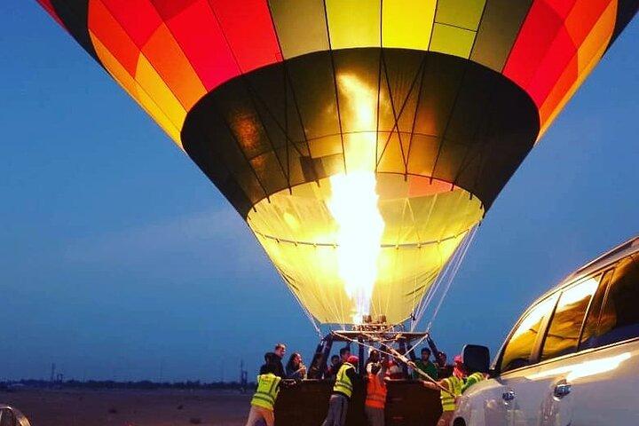 Luftballontur over Dubai-ørkenen inklusive overførsler