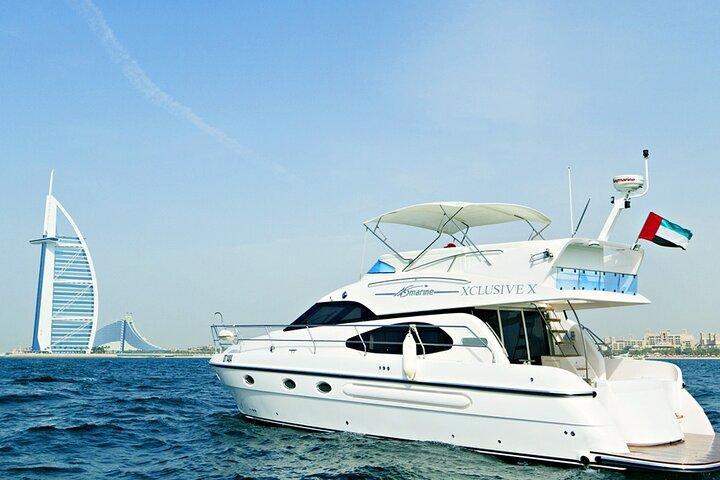 Dubaï Private 3 - Hour Luxury Yacht Charter with Jet Ski Option