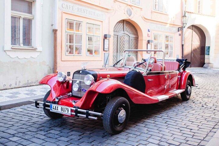 1 uur durende sightseeingtour door Praag met oldtimers voor 1-6 personen
