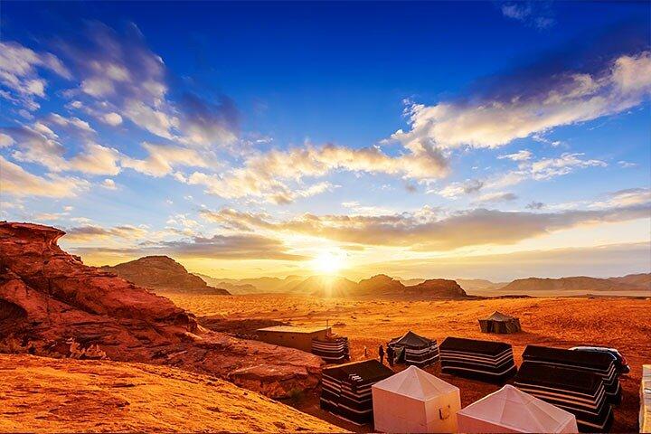 Excursión privada de un día completo al valle de la luna de Wadi Rum y el mar Muerto desde Ammán