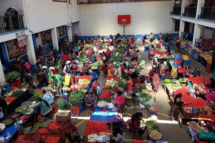 Tour a piedi del mercato di Chichicastenango tradizionale e colorato