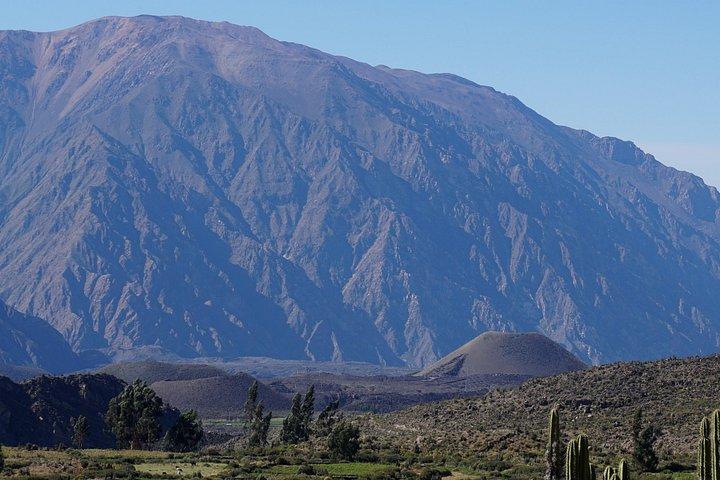 コルカ渓谷と火山の谷を巡る 3 日間のツアー
