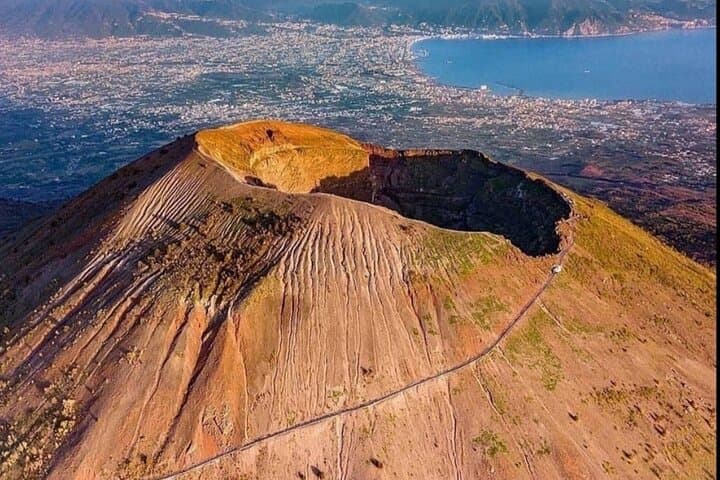 Vintage Van Experience: Tour and Transfer to Mt. Vesuvius