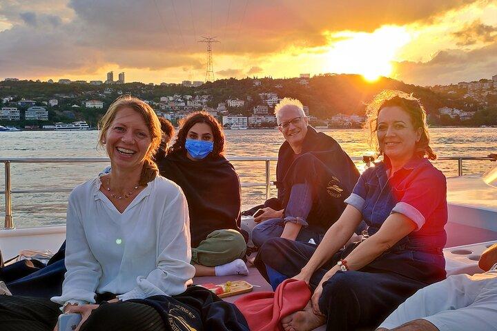 Istanbul Bosporus Sunset Luxe jachtcruise met snacks