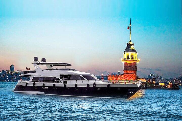 Istanbul Bosporus Sunset Luxe jachtcruise met snacks
