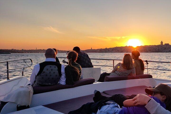 Istanbul Bosporus Sunset Luxe jachtcruise met snacks