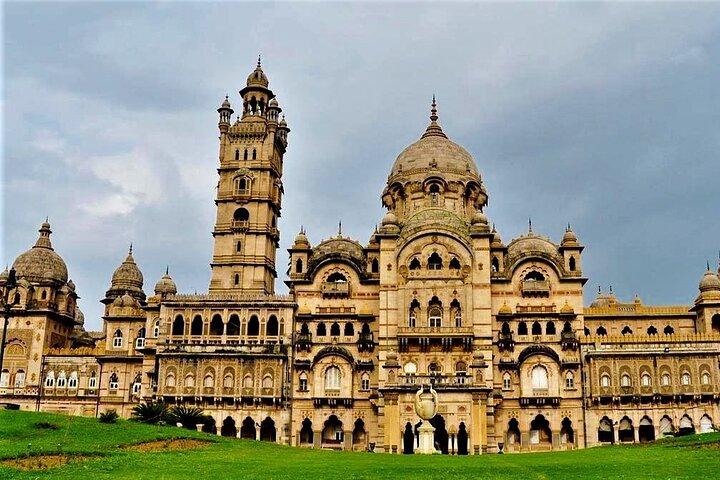 ガイド付きアーメダバードからのVadodara Palace、Champaner、Pavagad寺院
