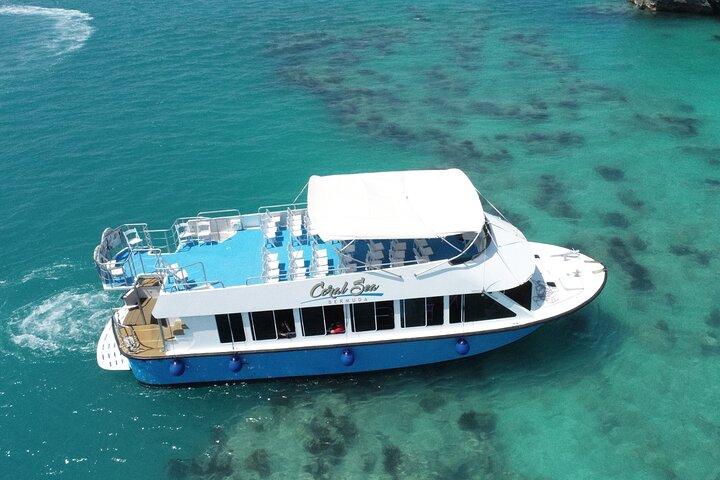 Crucero en barco con fondo de cristal de las Bermudas
