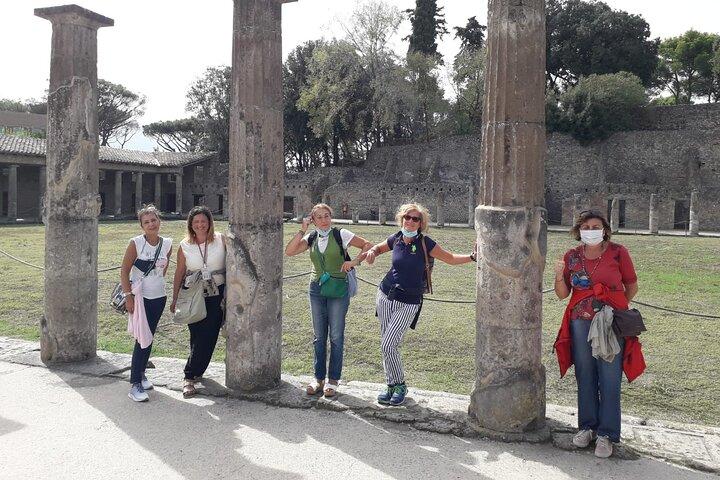 Explore Pompeya y Stabiae – Tour en tránsito clásico por Ford para grupos pequeños