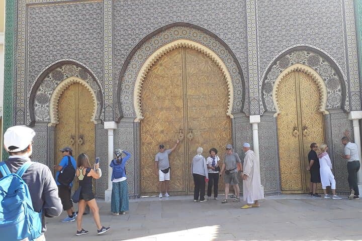 Fes Bus Tour King palace jewish Quarter Merinid Tombs tanneries