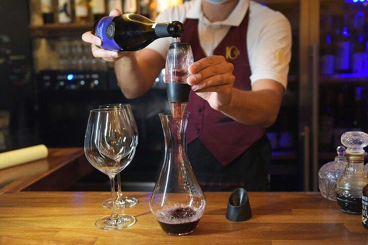 ロードス島のソムリエの指導によるプライベート ワイン テイスティング
