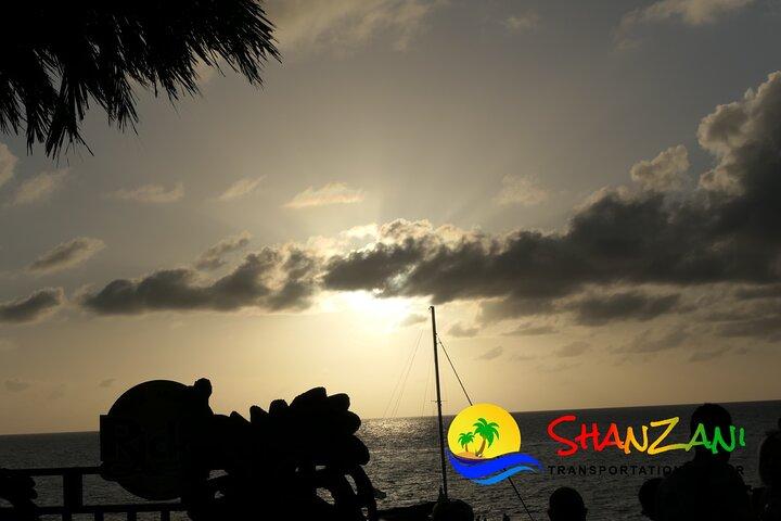 7 Mile Beach & Ricks Cafe con experiencia de compras gratis